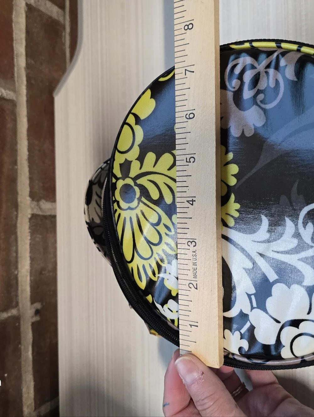 Vera Bradley Baroque Hatbox ROUND Cosmetic Travel Makeup Tote Bag VINYL